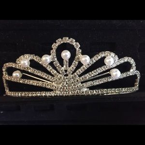Tiara with comb.